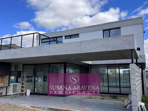 Casa En Venta En Puertos Del Lago-vistas