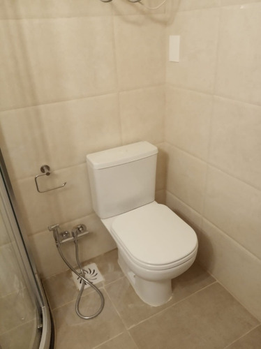 Apto. En Centro, 3 Dormitorios Y 2 Baños, Impecable Estado!