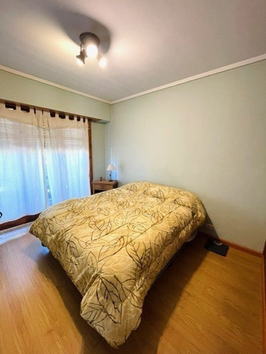 Venta Vivienda Multifamiliar De 6 Amb.c/ Local,parque Y Quincho. Barrio Chauvin. Sobre Lote Propio.