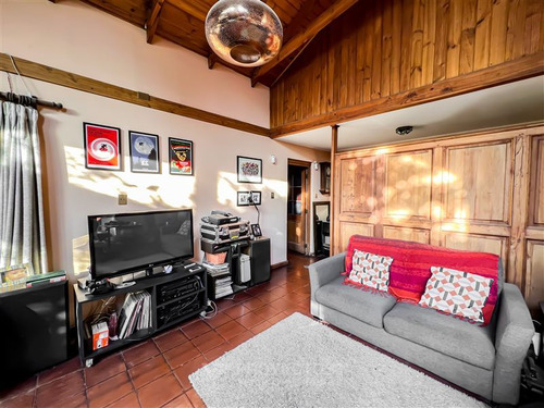 Casa Para Remodelar En Venta De 4 Dorm. En Los Dominicos