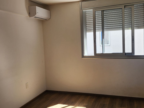 Amplio Departamento 1 Dorm. C/terraza Prox Mvd Shopping