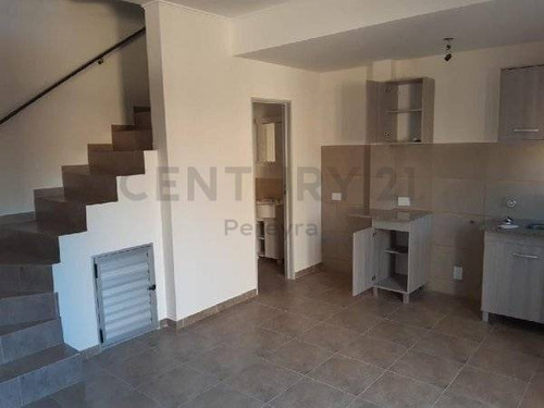 Imagen 3 de 18 de 133 Entre 70 Y 71 . Duplex En Venta, Los Hornos.-