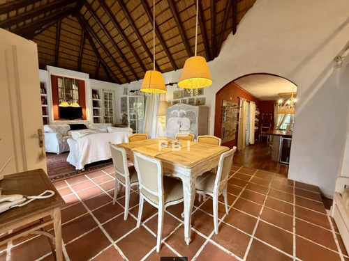 Venta De Casa En Pinares 4 Dormitorios - Ref : Pbi14730