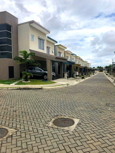 Preciosa Casa De 131m2 Condominio Alexa San Pablo Heredia