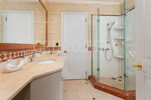 Casa En Arriendo De 7 Dorm. En Las Condes