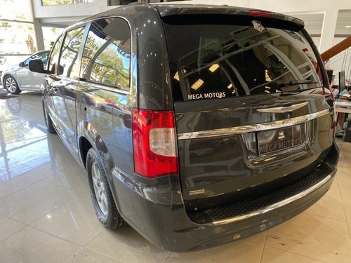 Imagen 6 de 15 de Chrysler Town & Country 2011