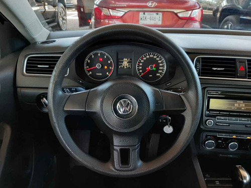 Volkswagen Jetta 2012 4p Style L5/2.5 Aut
