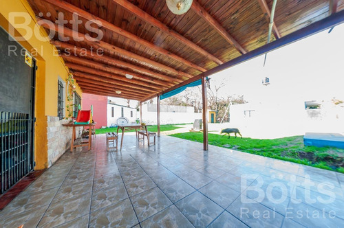 Imagen 3 de 18 de Venta De Casa Tipo Quinta Con Pileta En Amplio Terreno En Trujui - Moreno