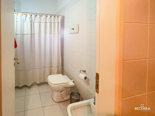 Imponente Chalet De Estilo Clásico En Parque Johnston - Venta En Hurlingham