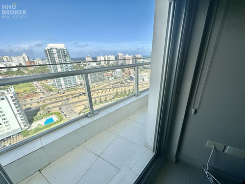 Imagen 17 de 30 de Departamento En Venta. Vista Al Mar. Playa Mansa. - Punta Del Este Mansa