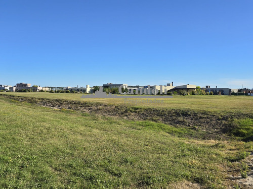 Gran Lote En Venta - Barrio Haras Del Mar
