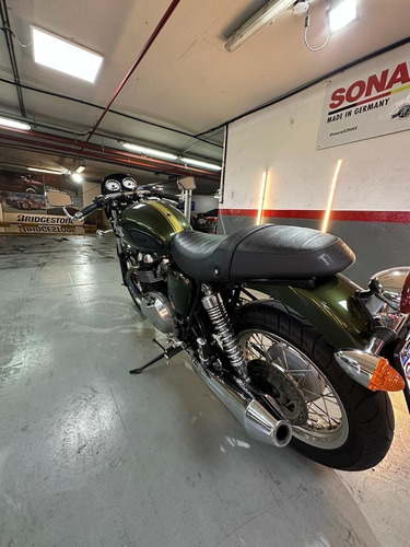 Triumph Thruxton 900