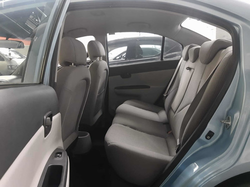 Imagen 6 de 9 de Dodge Attitude 1.6 Gl Aut Ac 2009