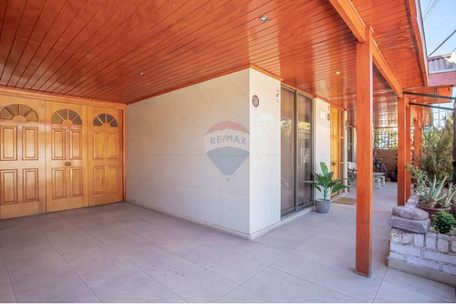 Amplia Casa Rebajada Con Piscina