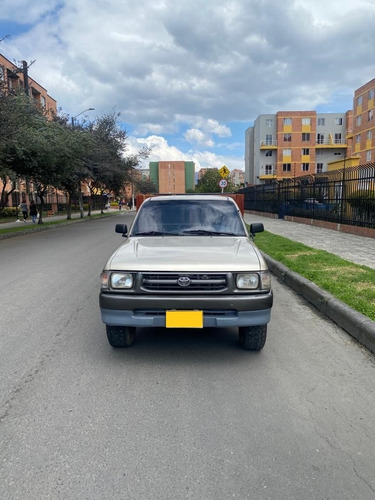 Toyota Hilux Hide Rider Mt 2400