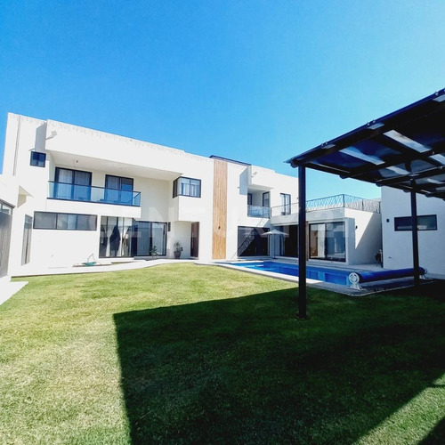 Casa En Venta Con Jardín Y Alberca En Atlixco, Puebla.