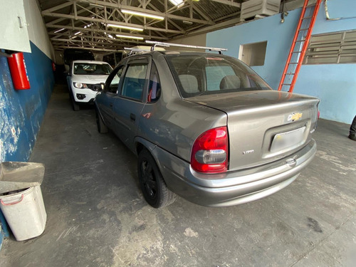 Imagem 4 de 11 de Chevrolet Corsa Classic 2005 1.0 Life 4p Gasolina