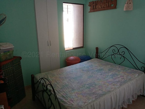 Imagen 19 de 30 de Townhouse En Venta Amplio Comodo Con Patio Interno Ubicado En Zona De Gran Revalorización Y Espacios Para El Esparcimiento Familiar Tazajal Naguanagua