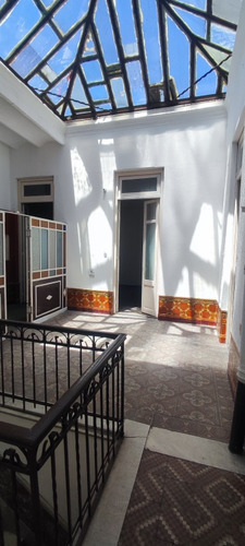 Casa En Planta Alta De 5 Dorm. Living Comedor Baño Y Cocina