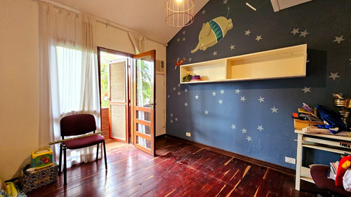 Importante Casa De 5 Dormitorios En Venta En Lote De 832 M2, Zona Parque Guillermina, Smt