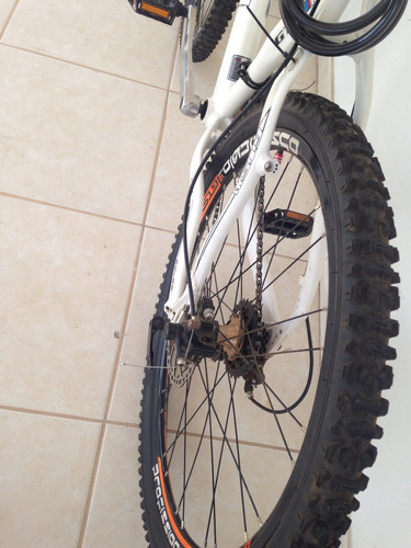 Bicicleta Gts M1 2.0 - Obstáculo