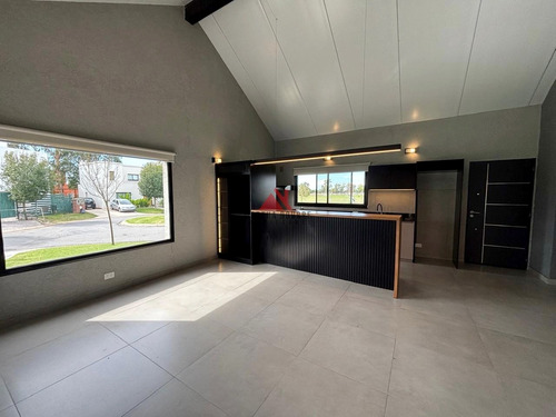 Casa En Venta En Santo Tomas, Pilar, G.b.a. Zona Norte