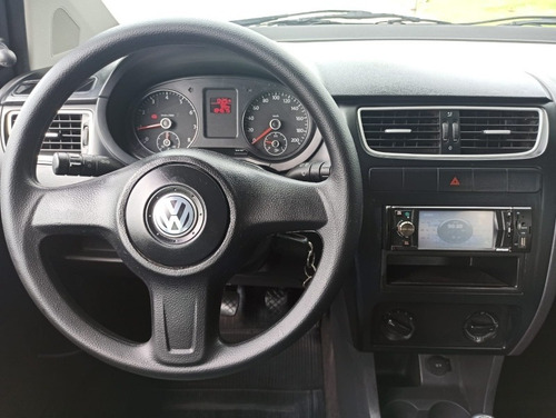 Imagem 13 de 15 de Volkswagen Fox 2012 1.0 Vht Total Flex 5p