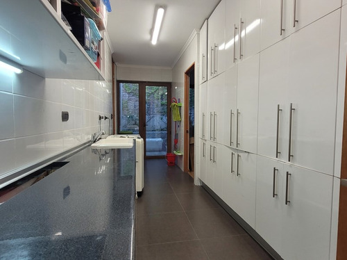Casa En Venta En Calle Colina Vista Hermosa Las Condes
