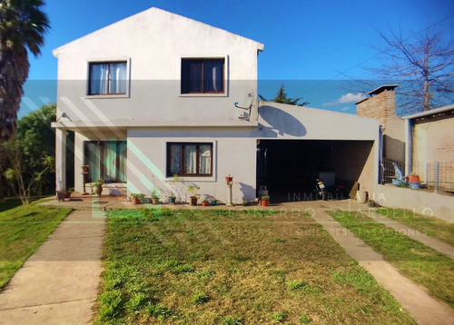 Hermosa Casa Con Muy Buen Terreno Y Parquizada