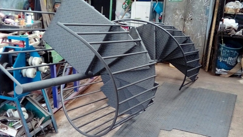 Escalera Caracol Escalones 60cm Labrados Hasta 300cm Altura | Mercado Libre