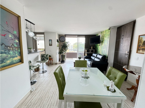 Apartamento, Laureles Hermoso Con Parqueadero