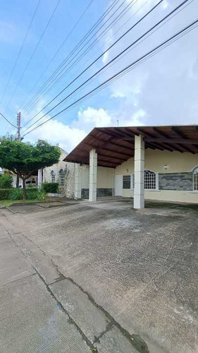 Imagen 2 de 22 de Casa En Urb. Laguna Paraiso