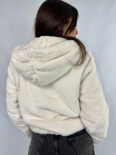 Campera De Piel Abrigada Con Capucha Forrada En Jersey