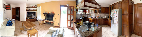 Hermosa Casa En Zona Residencial Colonia
