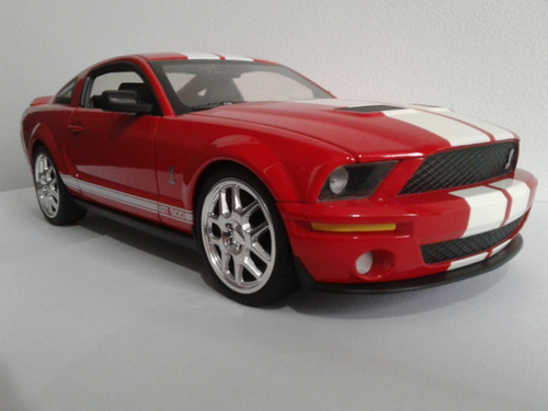 Carro De Colección Escala 1/18 Ford Mustang Shelby Gt500