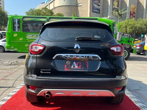 Renault Captur INTENS 2.0 AT