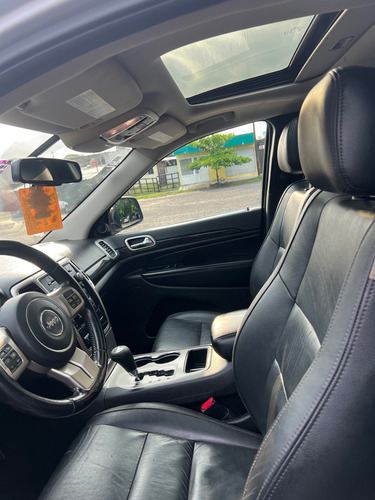 Jeep Grand Cherokee Laredo V6 4x2 At