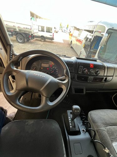 Tector 31-300 Branco 2023 Com Carroceria De Madeira 8x2