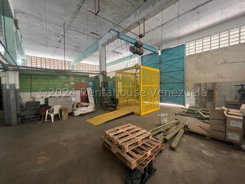 Edificio Industrial / Tipo Galpon (2 Niveles) Venta La Yaguara Mls-24-15436