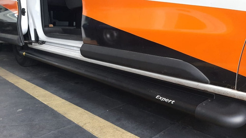 Imagem 4 de 4 de Estribo Aluminio Preto Citroen Jumpy 2019 Lado Passageiro