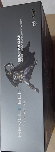Batman Arkham Knight Amazing Yamaguchi Kaiyodo Revoltech (Usado)