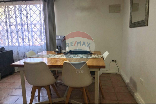 Casa Con Piscina, Quincho Y Cocina Renovada