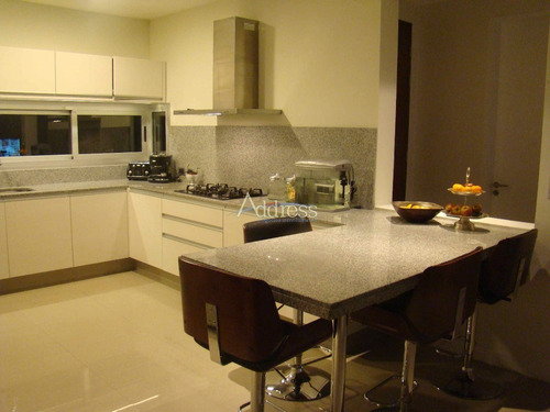 Beverly Hills- Ref: 2065