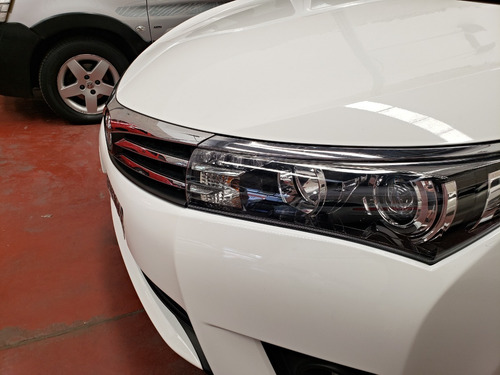 Imagen 4 de 16 de Toyota Corolla 2015 1.8 Xei Cvt 140cv