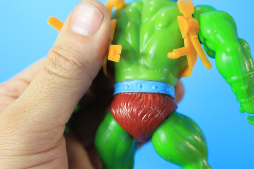 Man At Arms He-man Motuc 1983 Detalle En Pierna (Usado)