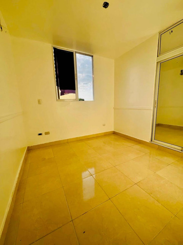 Apartamento De Oportunidad En Santiago, Rd$3,550,000