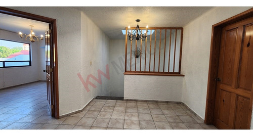 Residencia En Venta Con Ubicación Privilegiada En Querétaro