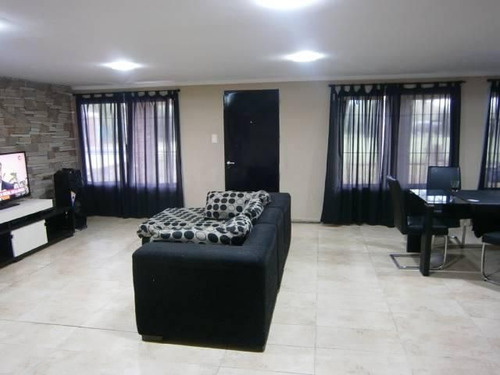 Venta - Casa Quinta Llamada La Deseada De 4 Ambientes
