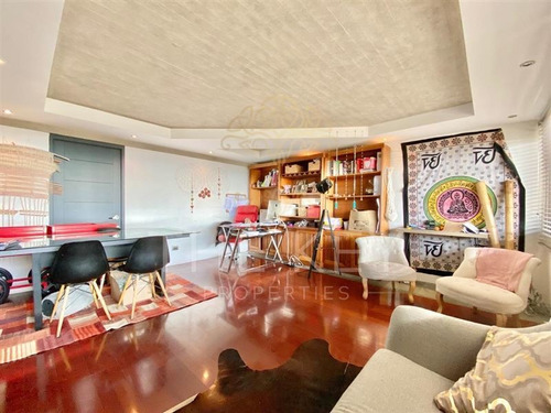 Casa En Venta De 4 Dormitorios En La Reina