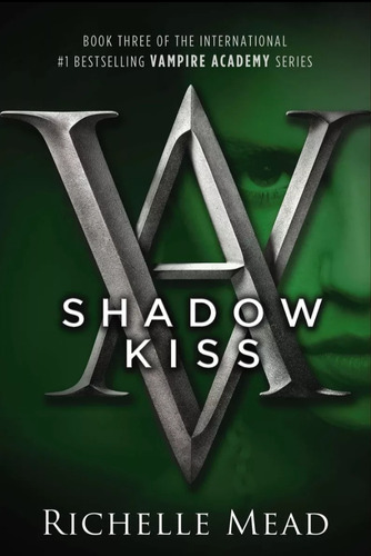 Vampire Academy 3: Shadow Kiss, de Richelle Mead. Editorial PENGUIN en inglés